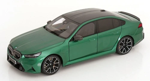 1/18 Minichamps 2024 BMW M5 G90 (Green) Diecast Car Model