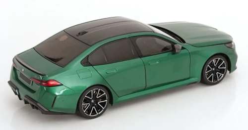 1/18 Minichamps 2024 BMW M5 G90 (Green) Diecast Car Model