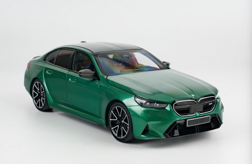 1/18 Minichamps 2024 BMW M5 G90 (Green) Diecast Car Model