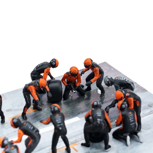 1/64 Minichamps 2025 Formual 1 McLaren MCL39 Abu Dhabi GP Pit Stop Diorama Set