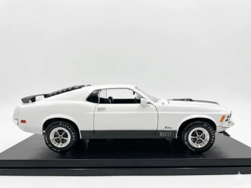 1/18 Maisto 1970 Ford Mustang Mach 1 Mach I (White) Diecast Car Model