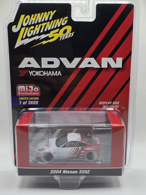 CHASE CAR 1/64 Johnny Lightning 2004 Nissan 350Z ADVAN Yokohama "Diecast Car Model