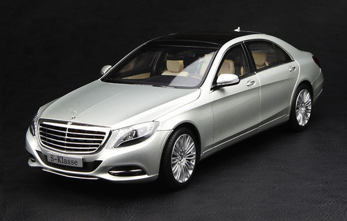 1/18 MERCEDES-BENZ S-CLASS S-KLASSE W222 (SILVER) CAR MODEL