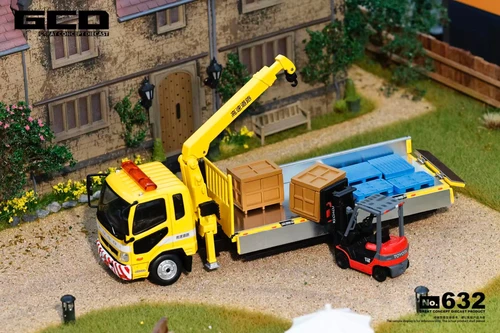 1/64 GCD Mitsubishi Fuso Fighter (1024) Truck with Accessories