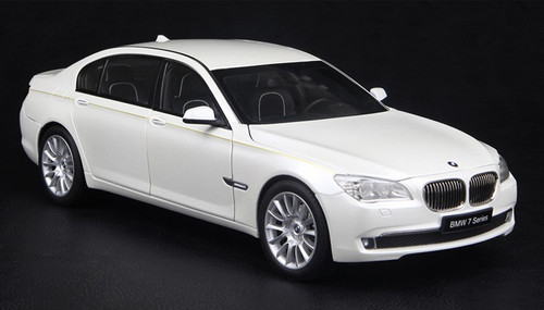 BMW 7 Series 760LI(F02) ミニカー Kyosho 1/18 1/18 Kyosho BMW 7 Series 760Li (F02) (Black) Diecast Car