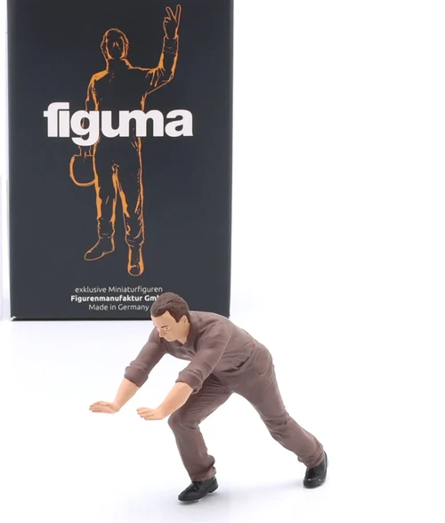1/18 Figurenmanufaktur Mechanic with Brown Overall Pushes At The Back Figure