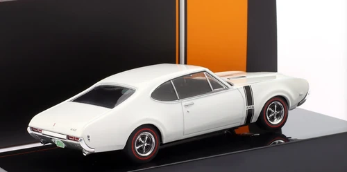 1/43 Ixo 1970 Oldsmobile 442 W-30 (White)) Diecast Car Model
