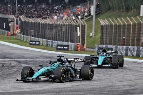 1/64 Minichamps 2-Car Set 2026 F1 Mercedes-AMG Petronas F1 Team W17 #12 Kimi Antonelli & #63 George Russell Bahrain GP in Malaysia Diecast Car Models