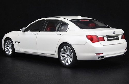 BMW特注 1/18 BMW 750Li ホワイト 1/18 Kyosho BMW 7 Series 760Li (F02) (White) Diecast Car Model
