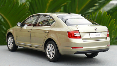 1/18 Dealer Edition SKODA OCTAVIA (Champagne) Diecast Car Model