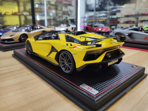 1/18 Davis & Giovanni Lamborghini Aventador SVJ (Black) Tron Resin