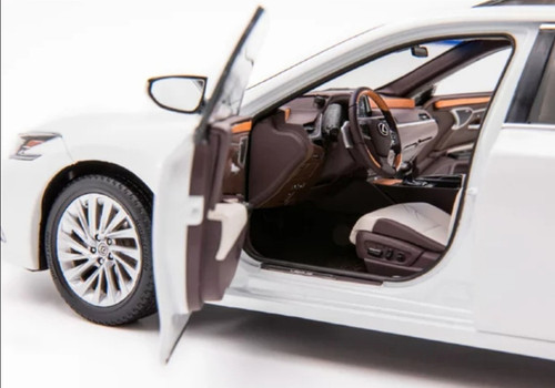 ミニカー 1/18 レクサス ES300H 2019 レッド LEXUS ES 300H Red Diecast Car 1/18 Scale Model Toy Gift NIB