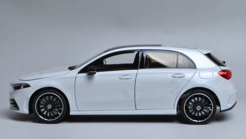1/18 Dealer Edition Mercedes-Benz Mercedes A-Class A-Klasse Hatchback (White) 4th Generation (W177; 2018–present) Diecast Car Model