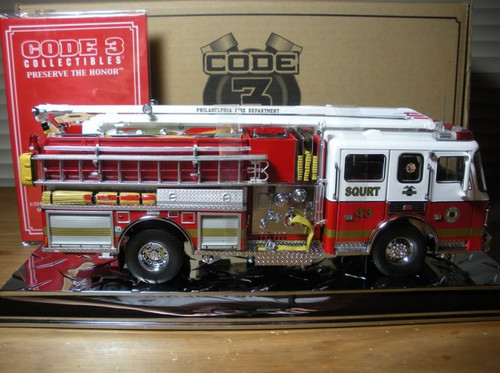 1/32 CODE3 Philadelphia FD American LaFrance Squrt # 43 Diamond Plate Series