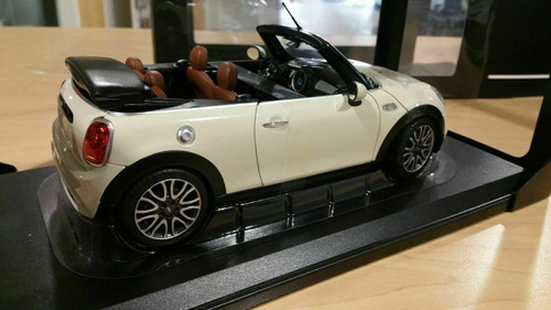 1/18 Norev Mini Cooper SE (White Silver) Diecast Car Model