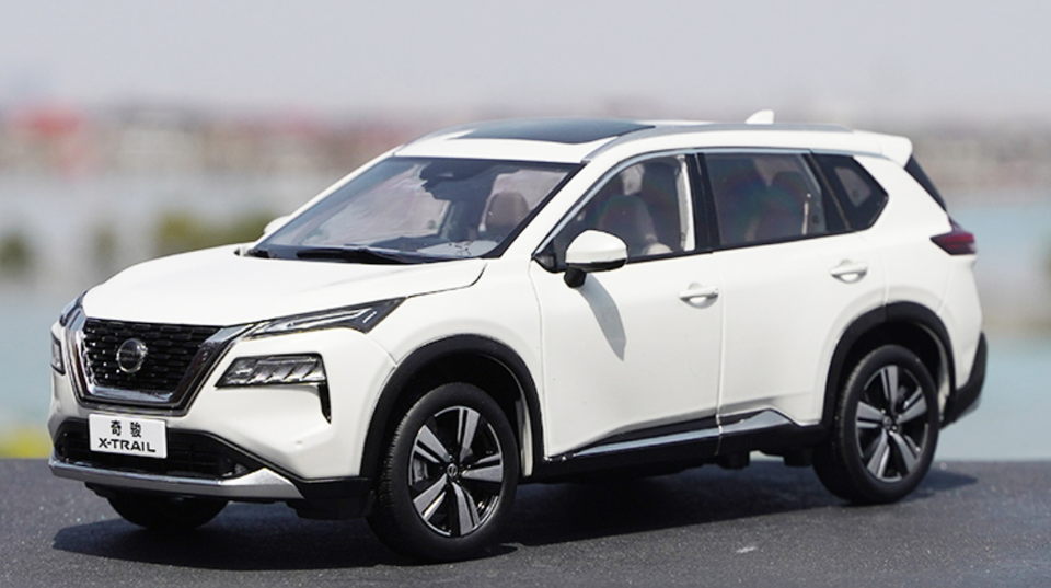 1/18 Dealer Edition 2021 Nissan Rogue XTrail Xtrial (White) Diecast