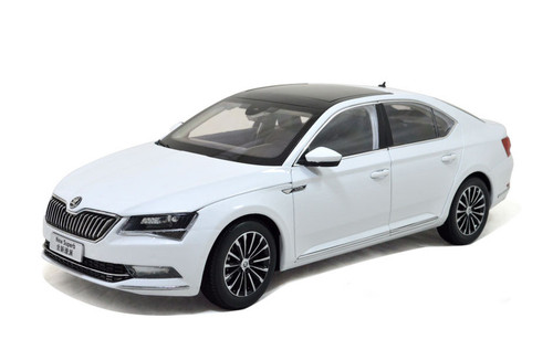 1/18 Dealer Edition Skoda New Superb (White) Diecast Car Model