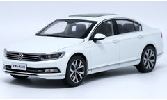 1/18 Dealer Edition 2017 Volkswagen VW Magotan / Passat (White) Diecast Car Model