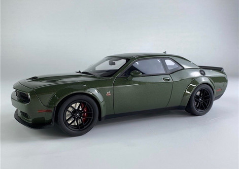Dodge F8 Green Challenger Miniature | LIVECARMODEL