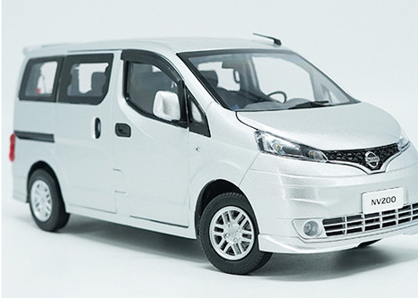 1/18 Dealer Edition Nissan NV200 (Silver) Diecast Car Model