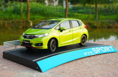 1/18 Dealer Edition 2018 Honda Fit Sport (Green/Yellow)