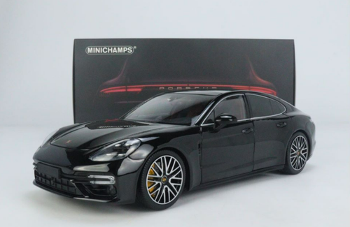 1/18 Minichamps Porsche Panamera Turbo S (Jet Black Metallic