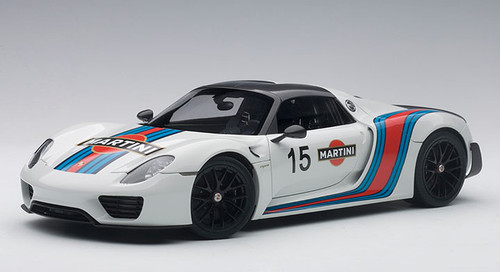 1/18 AUTOART PORSCHE 918 SPYDER WEISSACH PACKAGE (WHITE/MARTINI