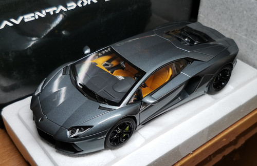オートアート1/18 ランボルギーニ AVENTADORLP700-4 カスタム 1/18 AUTOart LAMBORGHINI AVENTADOR LP700-4 (Grey) Car Model Custom
