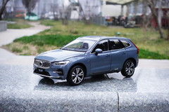 1/18 Dealer Edition 2022 Volvo XC60 Recharge (Grey) Diecast Car Model