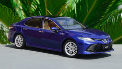 1/18 Dealer Edition 2018 Toyota Camry Hybrid LE XLE (Blue) Diecast Car Model