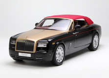 1/12 Kyosho Rolls-Royce Phantom Drophead Coupe Convertible (Black w/ Golden Hood) w/ Lights Diecast Car Model