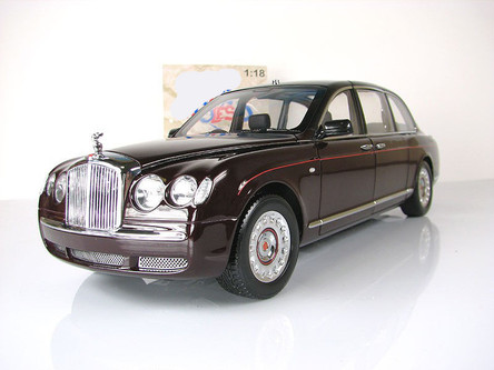 1/18 Minichamps 2002 Queen Bentley State Limousine Diecast Car