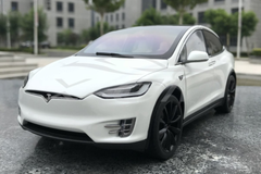 1/18 Official Dealer Edition Tesla Model X P100D (White) Full Open Diecast Car Model