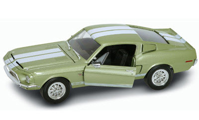 1968 Shelby GT-500KR ミニカー1/18 Amazon.com: 1968 SHELBY GT500 KR 1/18 DIECAST MODEL SILVER