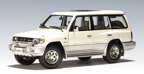 RARE 1/18 AUTOart 1998 Mitsubishi Pajero V33 LWB V6 3500 - White