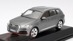 1/43 Dealer Edition 2015 Audi Q7 (Graphite Grey) Car Model