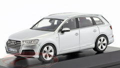 1/43 Dealer Edition 2015 Audi Q7 (Foil Silver) Car Model