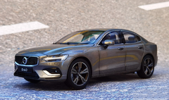 1/18 Dealer Edition 2020 Volvo S60 (Grey) Diecast Car Model