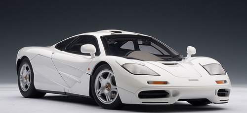 ワンピース 1/18 AUTOart MCLAREN F1 - WHITE Diecast Car Model 76004