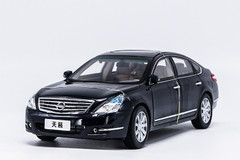 1/18 Dealer Edition 2008-2012 Nissan Teana (Black) Diecast Car Model