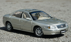 1/18 Dealer Edition Buick Regal 4th Generation (1997-2007) (Silver) Diecast Car Model