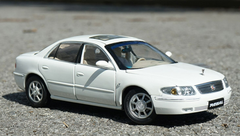 1/18 Dealer Edition Buick Regal 4th Generation (1997-2007) (White) Diecast Car Model