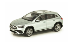1/18 Dealer Edition 2020 Mercedes-Benz GLA Class (H247) (Iridium Silver) Diecast Car Model