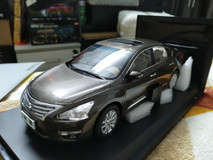 1/18 Nissan Altima (Brown) Diecast Car Model