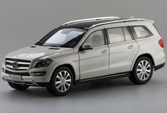 1/18 Dealer Edition 2012 Mercedes-Benz GL-Class / GL-Klasse GL500 (White) Diecast Car Model