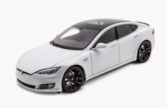 1/18 Official Dealer Edition Tesla Model S P100D (White) Diecast Car Model