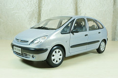 1/18 Dealer Edition Citroen Picasso (Silver Blue / Green) Diecast Car Model