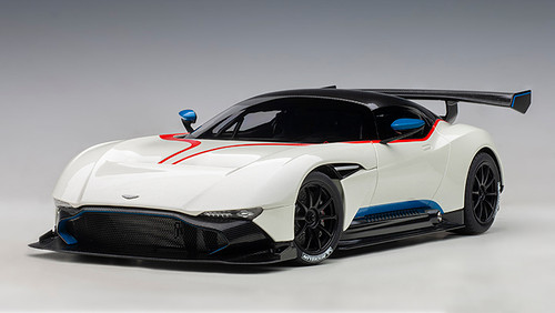 ②シーマ 1/18 AUTOart Aston Martin DB11 (Apple Tree Green) Car Model
