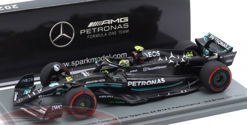 Bonhams : A signed Felipe Massa helmet by Bieffe, used during the 2002 F1 season