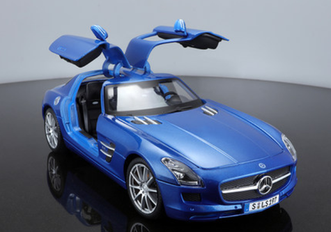 1/18 Maisto Mercedes-Benz Mercedes SLS AMG (Blue) Diecast Car Model